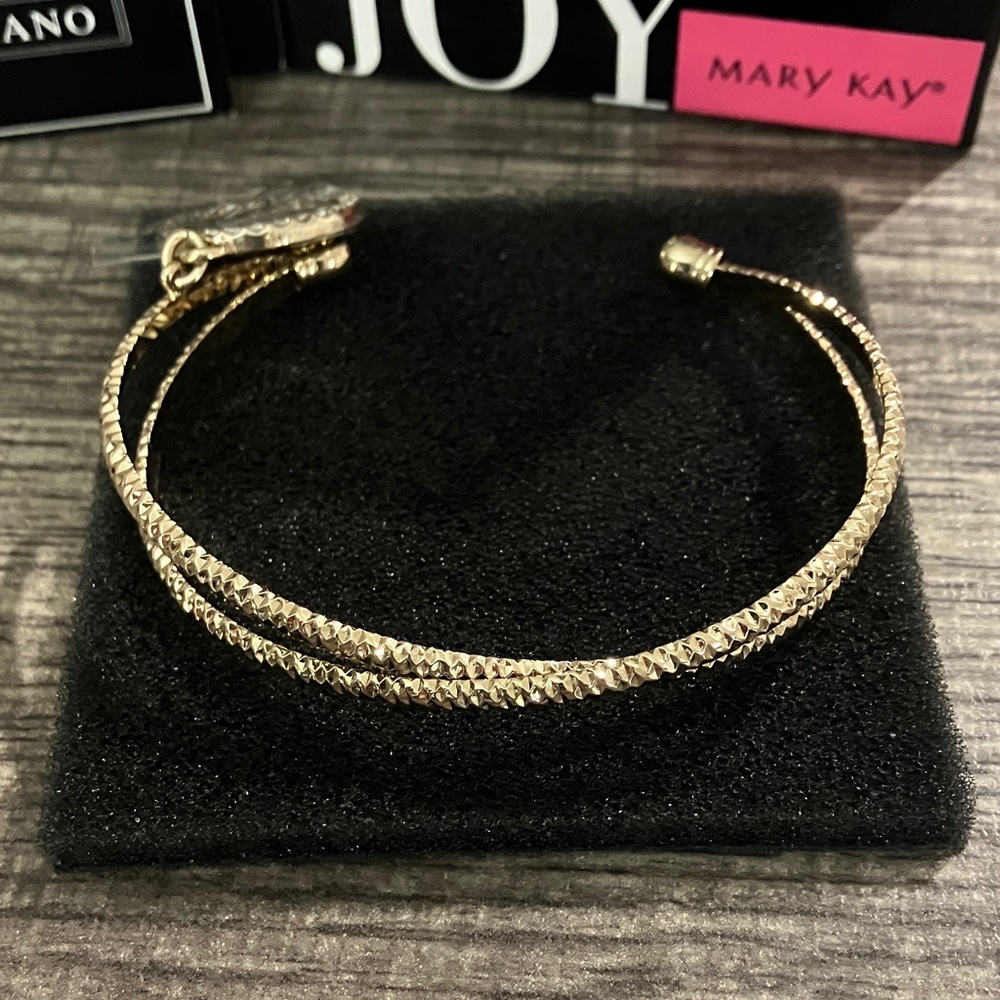 R.J. Graziano Gold “Sisters” Bracelet with Charm - Picture 6 of 7